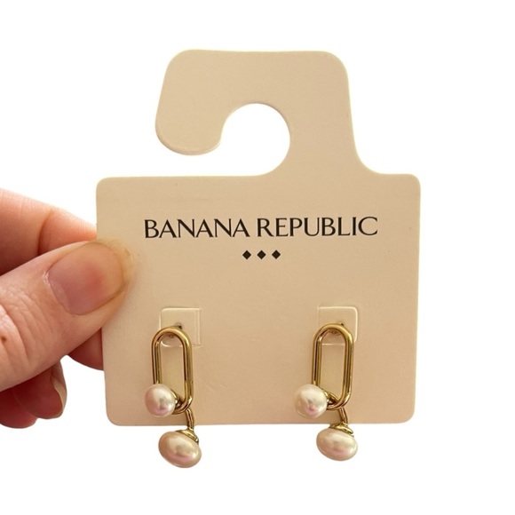 Banana Republic Gold and Pearl Drop Earrings - NWT - Picture 3 of 4